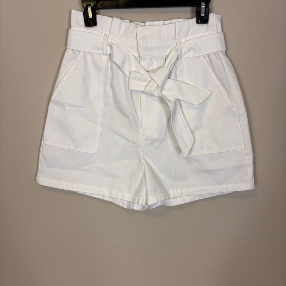 New BB Dakota White High Waisted Paperbag Waist Shorts Medium